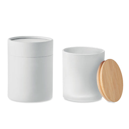 Caja blanca con vela blanca y tapa bambú