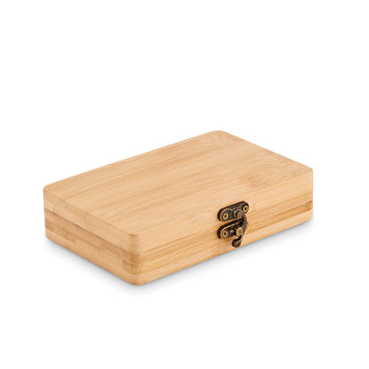 Caja de madera cerrada