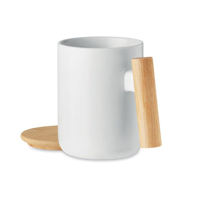 Mug blanca de porcelana con original asa de madera y tapa de bambú