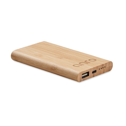 Vista lateral de power bank de madera con logotipo