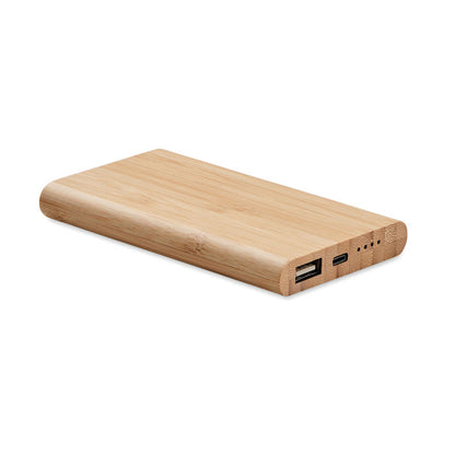 Detalle conexiones de Power bank de 4000 mAh  con carcasa de bambú.