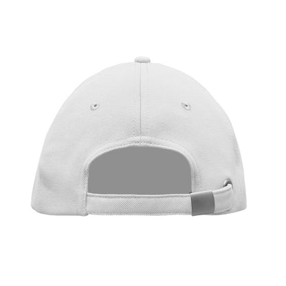 Vista trasera de gorra de beisbol blanca con hebilla y fondo gris