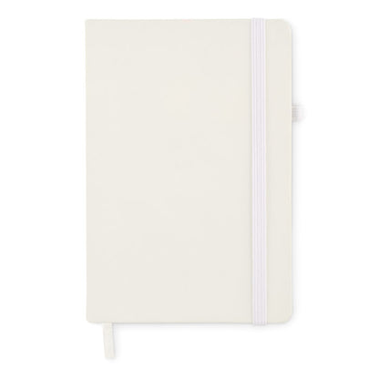 Vista frontal de libreta de cuero blanco con cierre goma