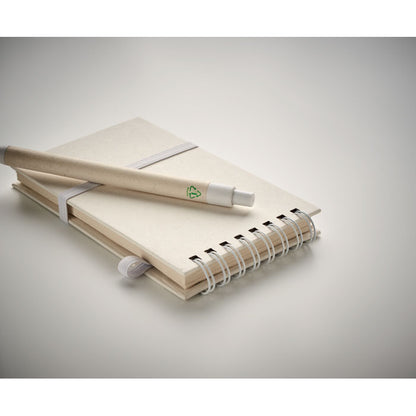 Libreta con espiral eco y boli detalles en rojo