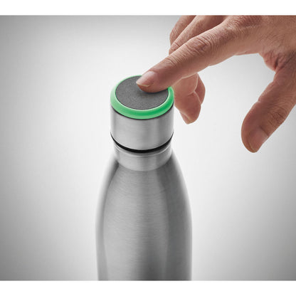 Dedo activando sensor de botella