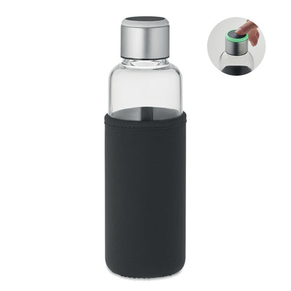 Botella con funda negra y sensor de hidratación