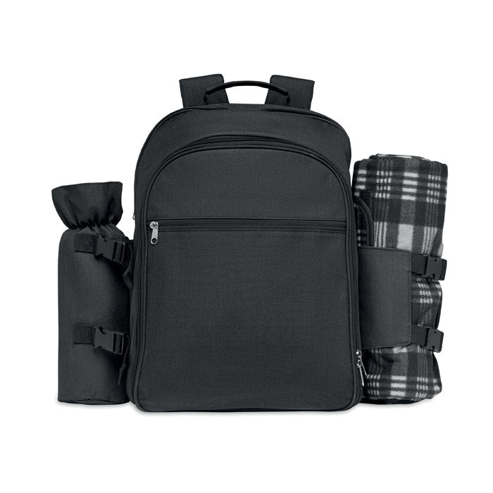 Mochila en color negro con manta de picnic y accesorios en los laterales, ideal para picnic en familia.