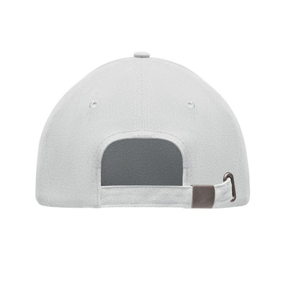 Cierre trasero con hebilla metálica de gorra blanca