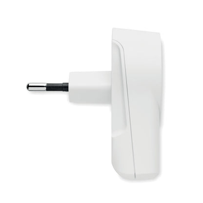 Vista lateral de enchufe para Europeo con puerto USB a y puerto USB c