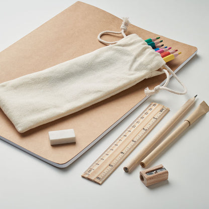 Cuaderno, saquito con pinturas y set de pintar