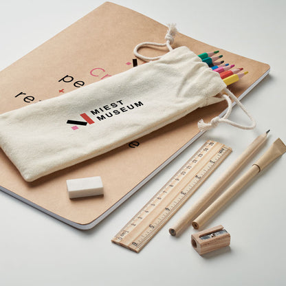 Bolsa con pinturas, cuaderno, goma, regla, boli y sacapuntas
