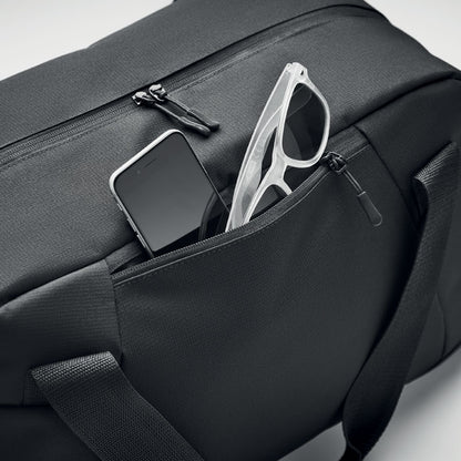 Detalle de bolsillo con gafas de bolsa de fin de semana negra