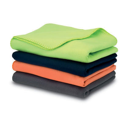 Mantas plegadas de color verde, negra, naranja y gris