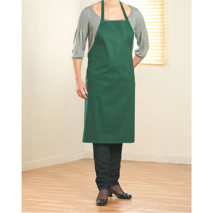 Mujer con delantal verde
