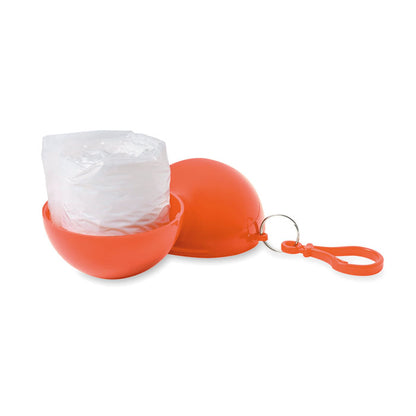 Bola naranja con chubasquero de plástico plegado en su interior