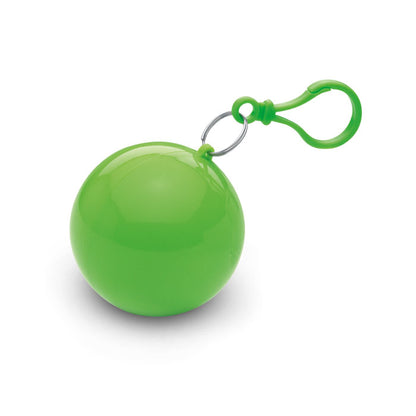 Poncho de lluvia transparente en bola de plástico verde con llavero mosquetón