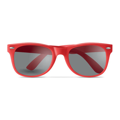 Vista frontal de gafas de sol clásicas rojas