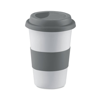 Vaso blanco de cerámica con faja y tapadera de silicona gris