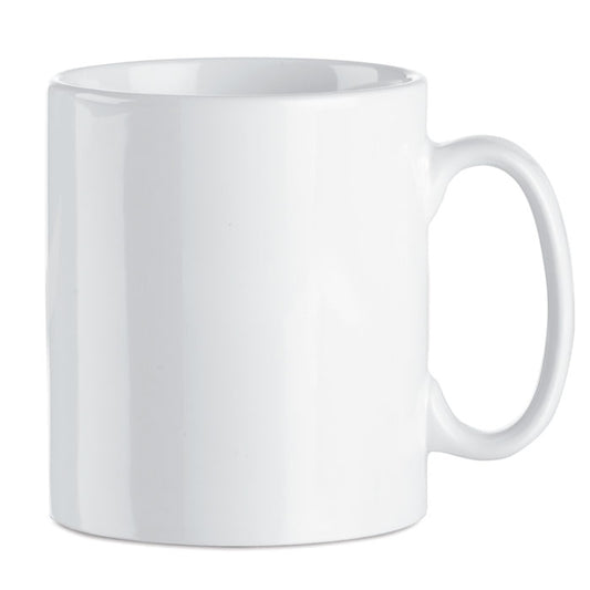 Taza clásica de cerámica blanca