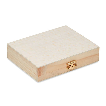Caja de madera cerrada