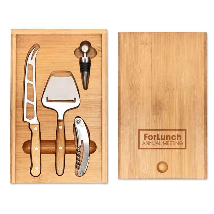 Estuche de bambú con cuchillos y utensilios de acero inoxidable para queso y vino, incluye sacacorchos y tapón.
