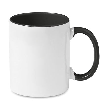 Taza de cerámica blanca con asa e interior de color negro