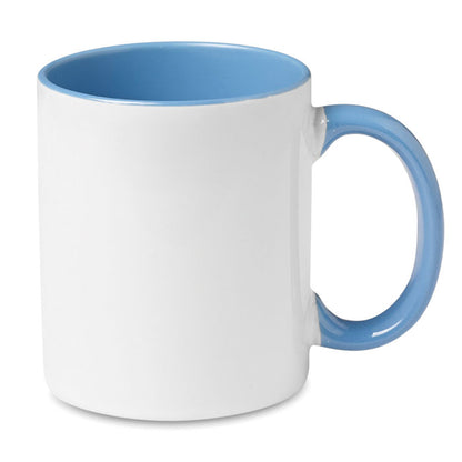 Taza de cerámica blanca con asa e interior de color azul