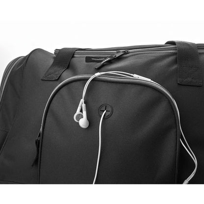 Detalle de salida de auriculares de bolsa de deporte