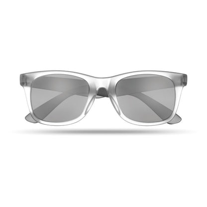 Vista lateral de gafas de sol transparentes