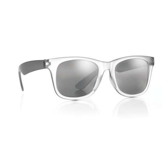 Diseño moderno de gafas de sol polarizadas en color transparente con lentes espejo, ideal para protección UV.