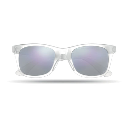 Vista frontal de gafas de sol transparentes