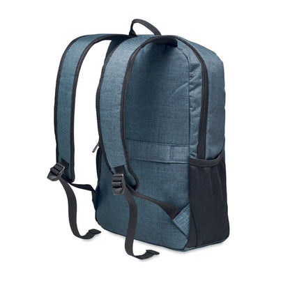 Vista lateral de mochila azul con espalda y asas acolchadas y bolsillo lateral de rejilla