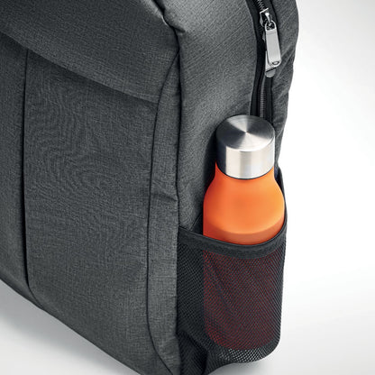 Bolsillo lateral con rejilla para botella