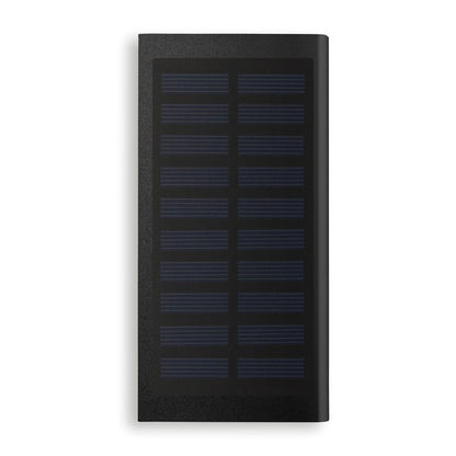 Powerbank solar de 8000 mAh fabricado en aluminio reciclado, con panel solar integrado para una carga alternativa sostenible. Compatible con smartphones, ofrece salida DC 5V/1A y 5V/2A para distintos niveles de carga. Incluye luz indicadora de batería y cable USB con conector micro USB. Su diseño rectangular y plano (15 × 7,5 × 1 cm) facilita el transporte en mochilas o maletines. Ideal como regalo promocional ecológico y funcional. Personalízalo con tu logotipo y conecta tu marca con la energía verde.
