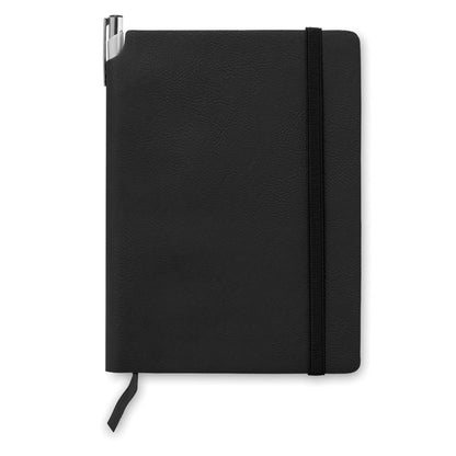 Libreta negra con cierre goma y soporte para boli en el lateral