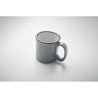 Vista superior de mug vintage de cerámica gris