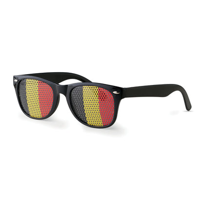 vista lateral de Gafas de plástico con bandera belga en lentes