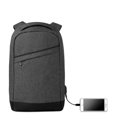 Mochila para portátil negra jaspeada con conector USB en un lateral para cargar un móvil