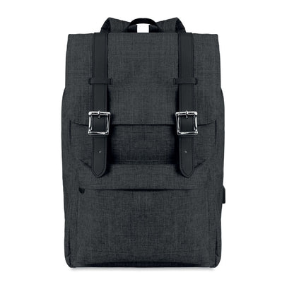 Mochila rectangular jaspeada de poliéster con cierre con correas de PU negras y hebillas metálicas. Con bolsillo frontal inferior con cierre cremallera