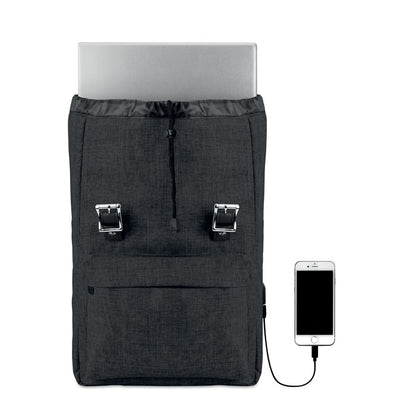 Mochila para portátil negro jaspeado con cierres de hebillas y con  un cable de carga USB para cargar un móvil