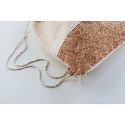 Destalle de mochila con corcho