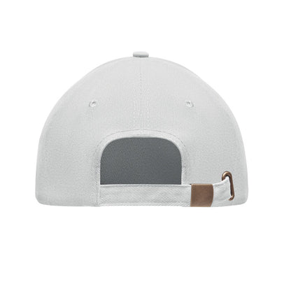 Gorra gris con hebilla metálica