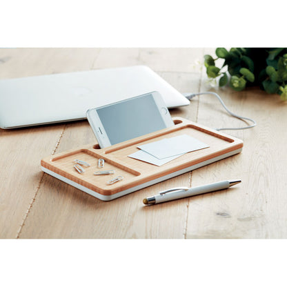 Set de sobremesa de madera de bambú sobre mesa 