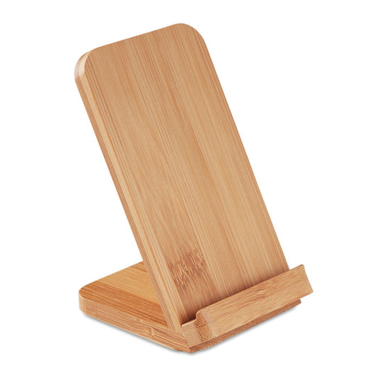 Diseño minimalista de cargador inalámbrico color madera en soporte de bambú para smartphone.
