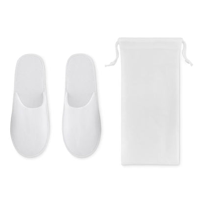 Par de zapatillas blancas de hotel con bolsita para transporte
