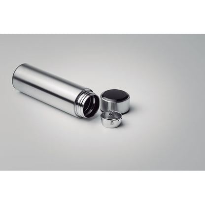 Botella tumbada plateada con infusor y tapa