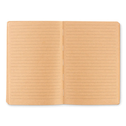 Libreta tamaño A5 abierta con hojas rayadas de papel reciclado color crema