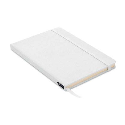 Libreta A5 de poliéster blanca de tapas duras, con cierre de goma elástica blanca, marcapáginas de tela blanca y con símbolo de RPET en el lomo