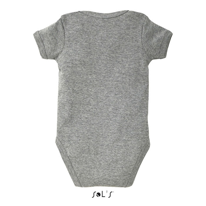 Vista trasera de un body bebé gris de 100% algodón con ribeteado en cuellos y puños. Diseño de BAMBINO - BAMBINO BODY BEBÉ 189g.