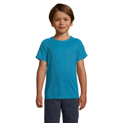 Vista delantera de camiseta técnica para niño, color azul